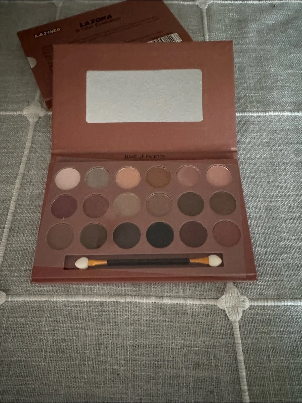 18-Color Eyeshadow Palette - Warm Brown Shades